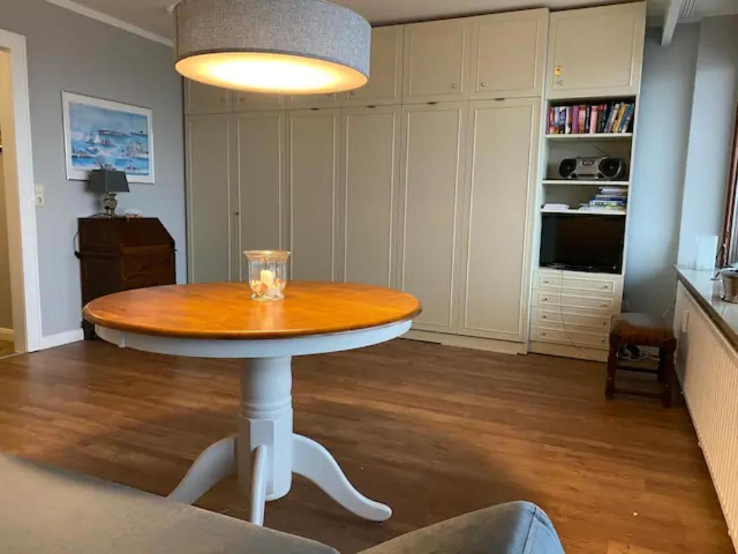 Zentral-Gelegene-Ferienwohnung-Direkt-Am-Strand-Mit-Balkon Westerland Buitenkant foto
